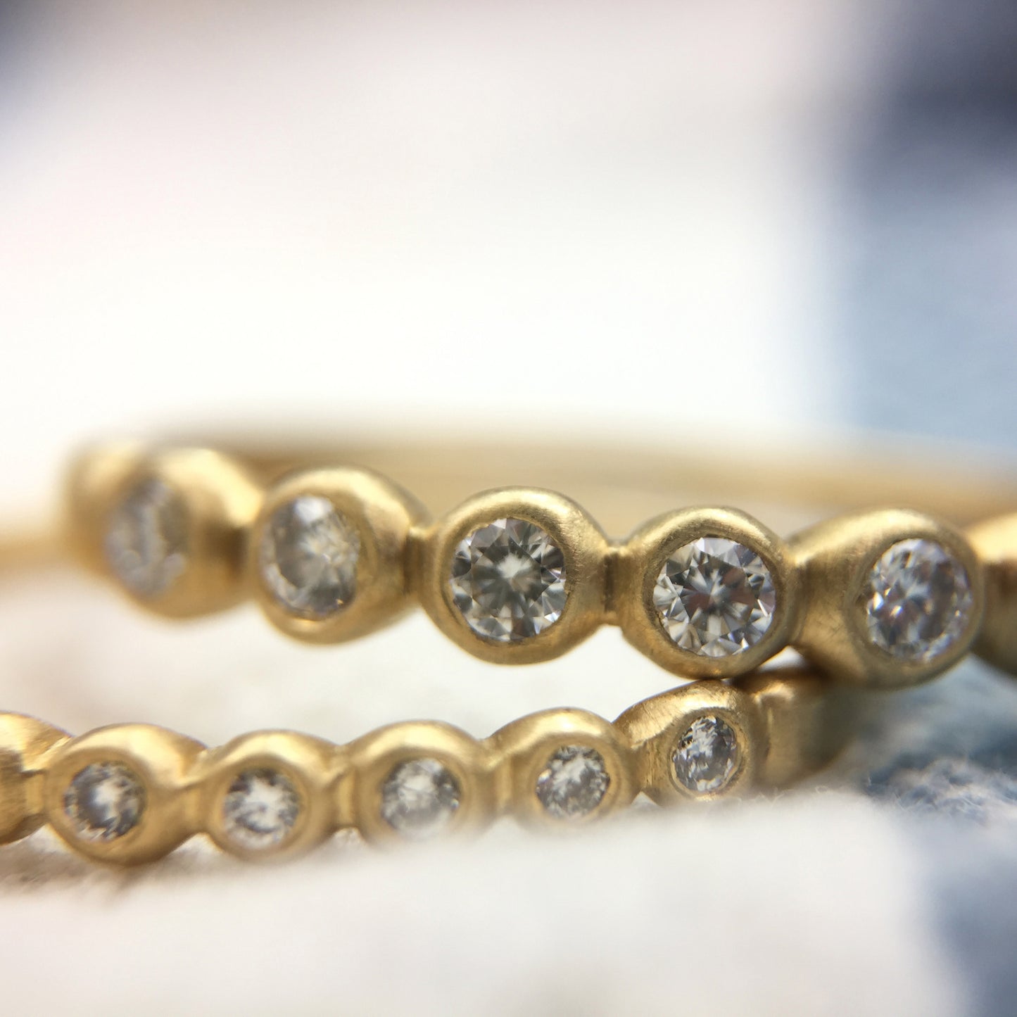 Porch Skimmer Band with 2 mm diamonds, detail