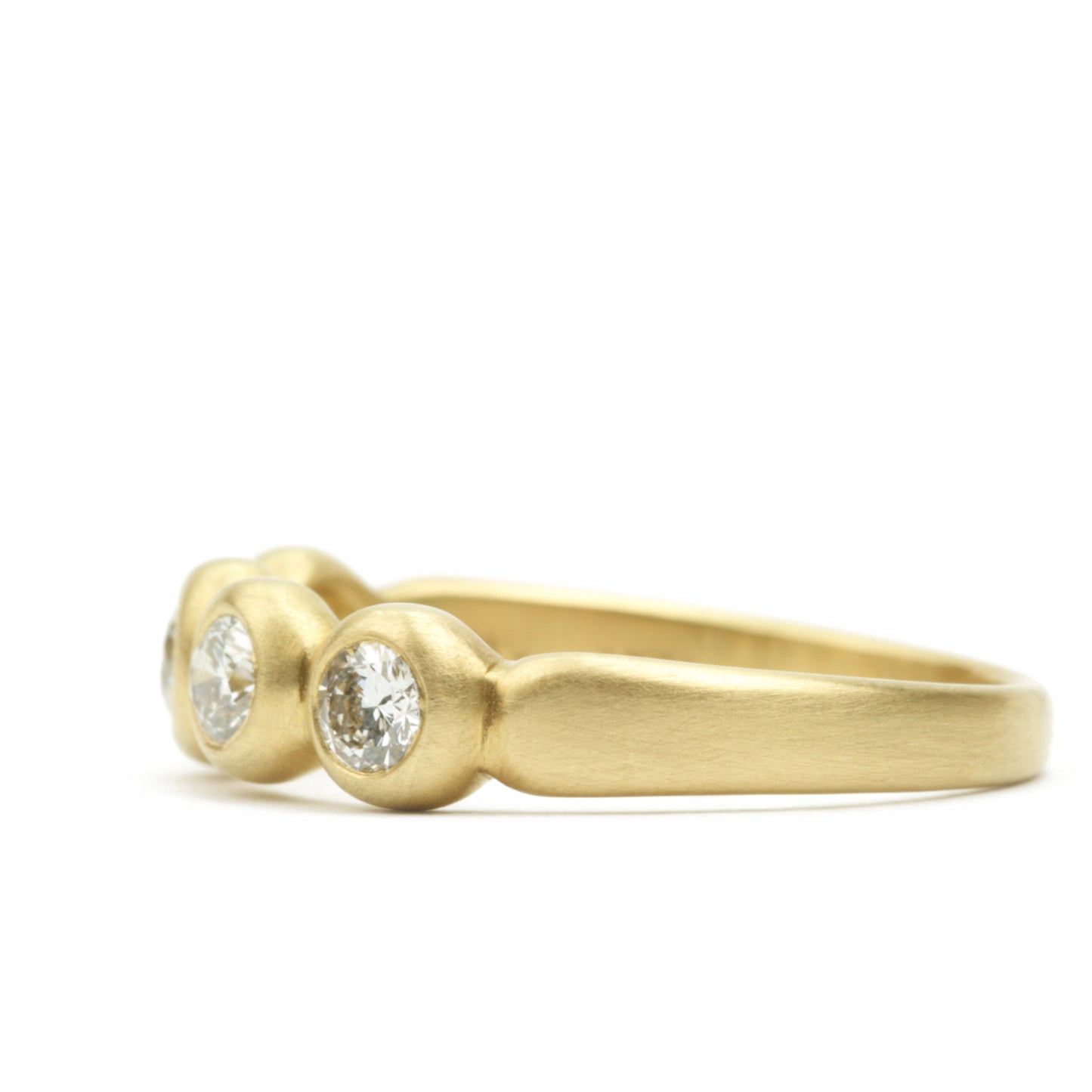 Porch Skimmer Band with 3 mm diamonds, side view