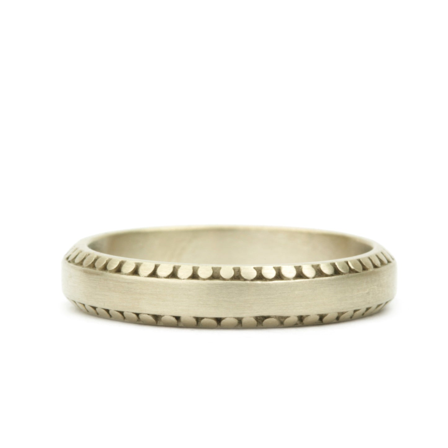Plain Costa Band 4 mm in 18K white gold