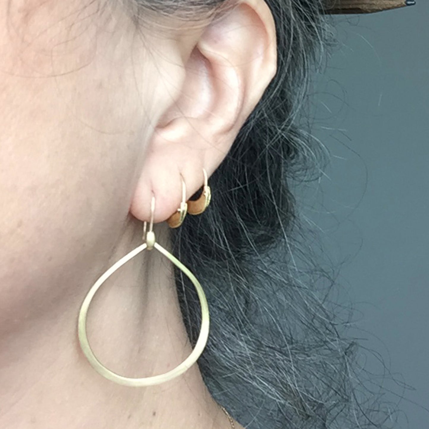 Dakri Hoops Large, on ear