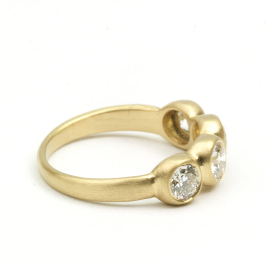 Porch Skimmer Band with 4 mm diamonds, side view