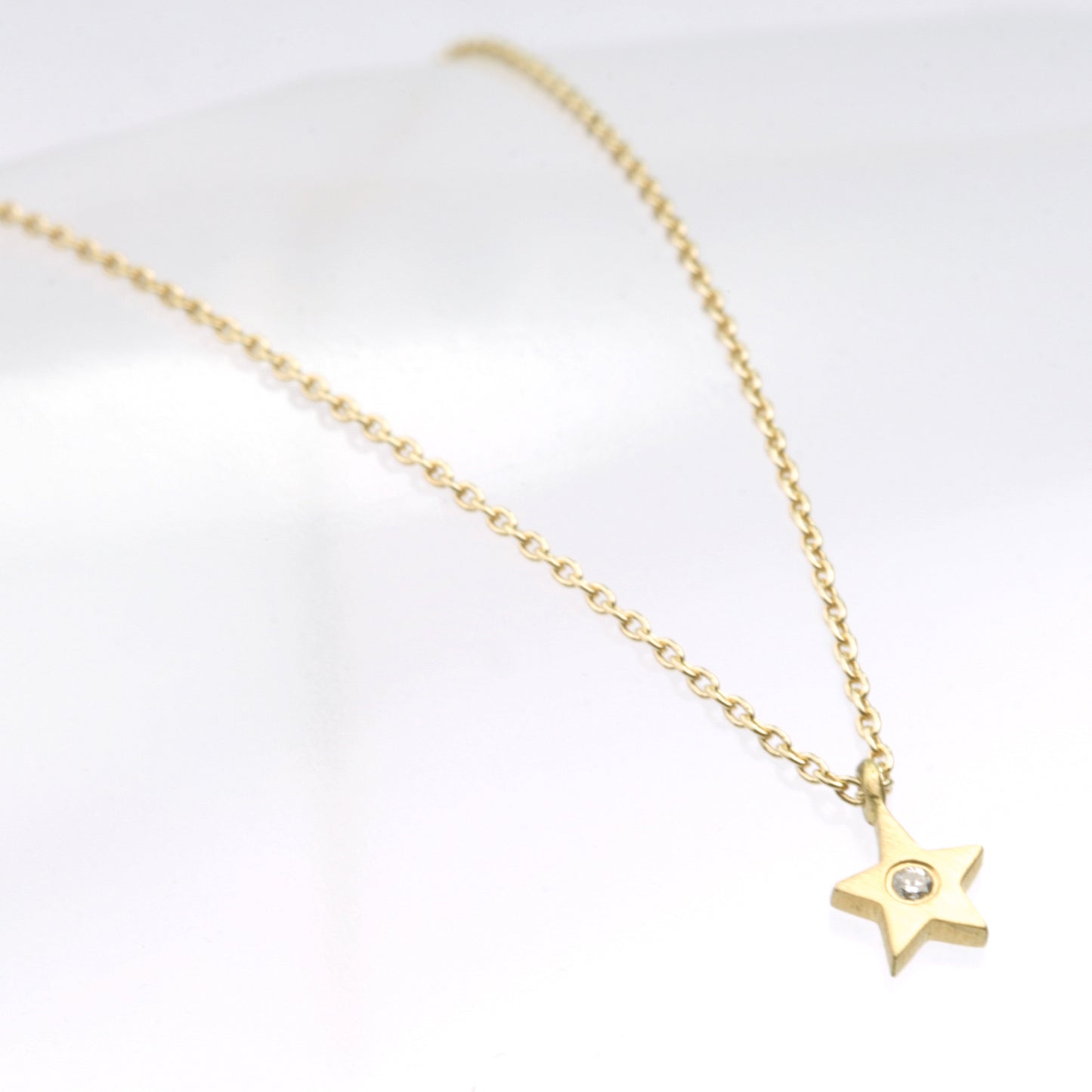 Micro Star with diamond on cable chain