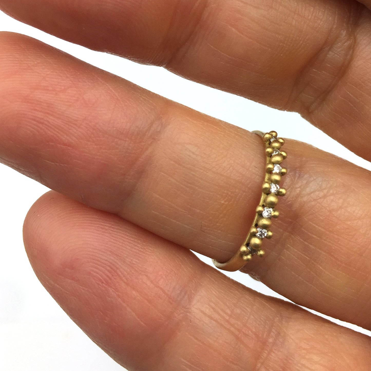 Ariel Band 1.8 mm with white diamonds, on finger