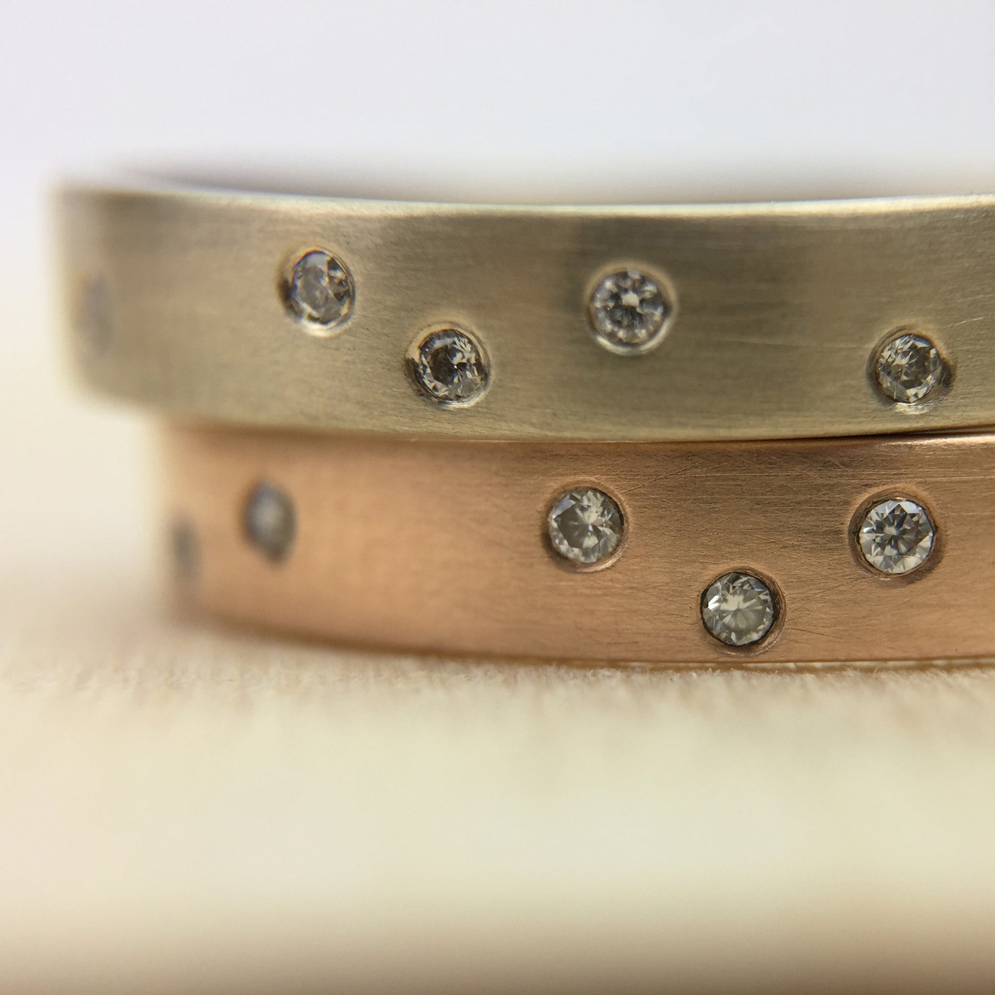 Starry Night Bands 3 mm with diamonds in 18K yellow and rose gold