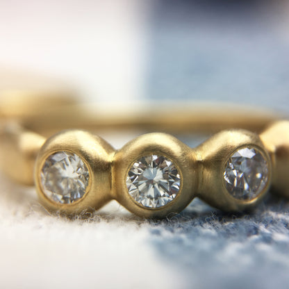 Porch Skimmer Band with 3 mm diamonds, detail