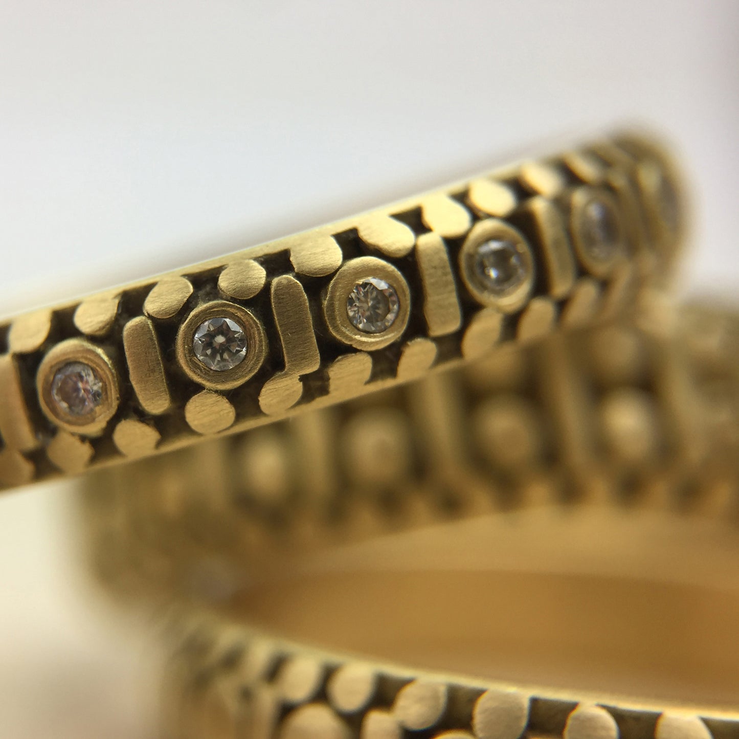 Fancy Costa Band 3. 75 mm with diamonds, detail