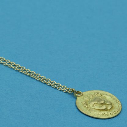 Leo Medal on cable chain, side view