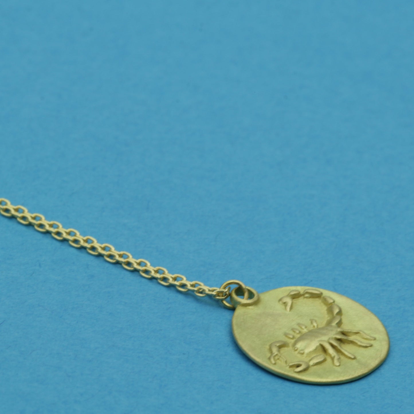 Scorpio Medal with cable chain, side view