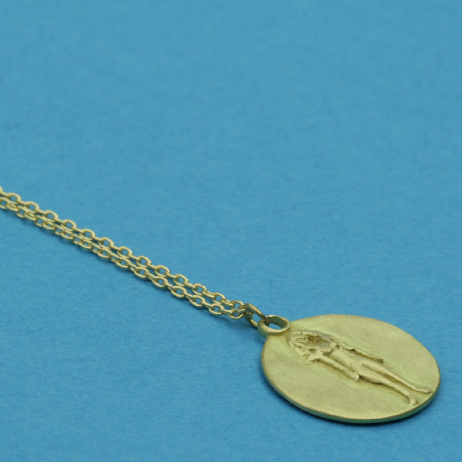 Virgo Medal on cable chain, side view